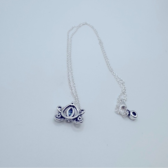 🆕Disney Cinderella's Carriage Collier Necklace - Picture 5 of 8